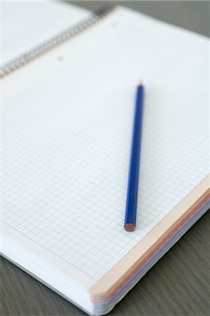 Notebook and pencil Foto de stock - Royalty Free Premium, Número: 632-05401020