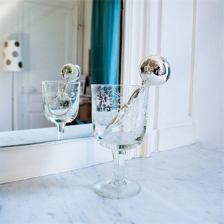 Silver rattle in stemmed glass in front of mirror Stock Photo - Premium Royalty-Free, Code: 632-05401137