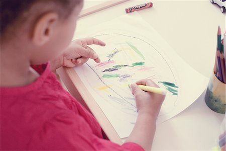 simsearch:695-05770157,k - Little girl drawing, high angle view Foto de stock - Sin royalties Premium, Código: 632-05401245