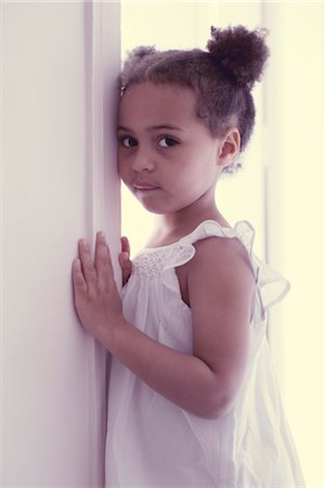 Little girl in white dress, portrait Stock Photo - Premium Royalty-Free, Code: 632-05401266