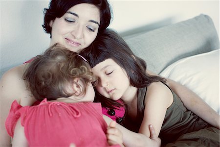 simsearch:633-05401631,k - Mother and daughters embracing Stock Photo - Premium Royalty-Free, Code: 632-05554034