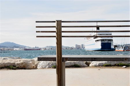 Vue du port par le biais de banc Photographie de stock - Premium Libres de Droits, Code: 632-05553435