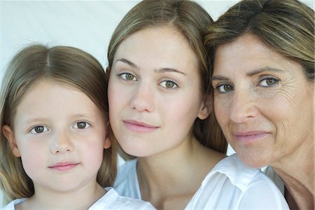 Mère, fille et grand-mère, portrait Photographie de stock - Premium Libres de Droits, Code: 632-05553513