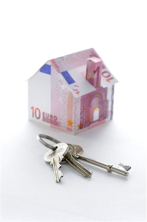 simsearch:614-05819004,k - Bunch of keys and model house folded with Euro banknotes Stock Photo - Premium Royalty-Free, Code: 632-05553662