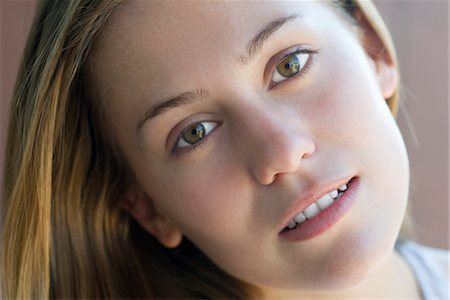 Woman with head tilted, portrait Stock Photo - Premium Royalty-Free, Code: 632-05553735