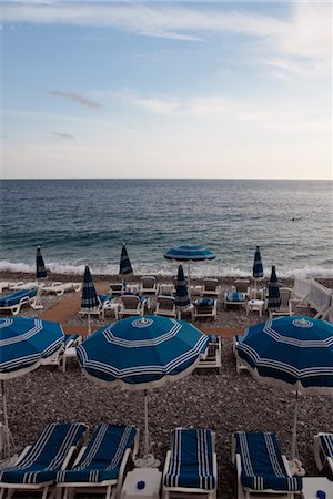 simsearch:632-03779378,k - Parasols and empty deckchairs on beach Stock Photo - Premium Royalty-Free, Code: 632-05553746