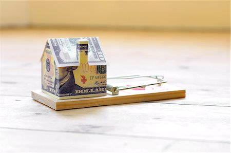 risk - Model house on mousetrap Stock Photo - Premium Royalty-Free, Code: 632-05553787