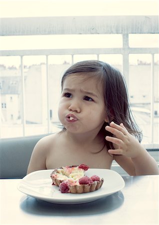 people eating dessert - Little girl with mouth full of food Stock Photo - Premium Royalty-Free, Code: 632-05553812