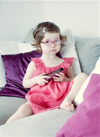 simsearch:632-05553540,k - Kleines Mädchen liegend auf couch Stockbilder - Premium RF Lizenzfrei, Bildnummer: 632-05553945