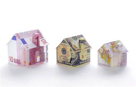 simsearch:696-03395512,k - Model houses folded with different currencies Stock Photo - Premium Royalty-Free, Code: 632-05553947