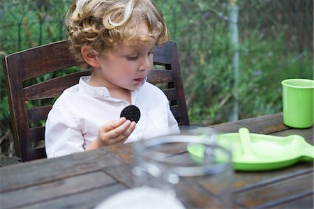 picnic table photography - Boy eating cookie outdoors Stock Photo - Premium Royalty-Free, Code: 632-05553942