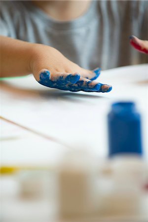 Child finger painting, cropped Stock Photo - Premium Royalty-Free, Code: 632-05604026
