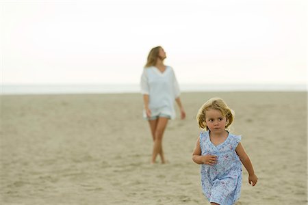 Little girl walking on beach Stock Photo - Premium Royalty-Free, Code: 632-05604041