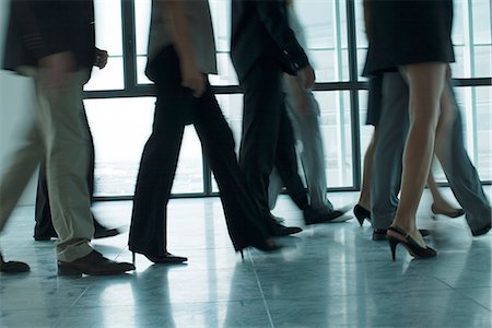 Silhouette de personnes marchant dans le couloir Photographie de stock - Premium Libres de Droits, Code: 632-05604254