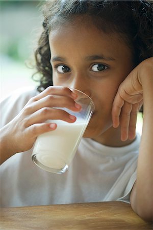 Girl drinking milk Fotografie stock - Premium Royalty-Free, Codice: 632-05604321