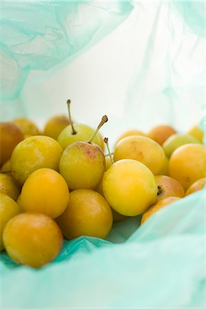 fruit in plastic bag - Mirabelle plums in plastic bag Stock Photo - Premium Royalty-Free, Code: 632-05604407