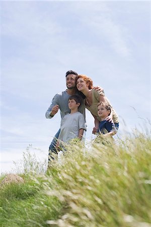 people looking up sky - Parents and young boys looking at view Stock Photo - Premium Royalty-Free, Code: 632-05604563