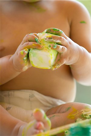 paint baby - Baby playing with paint, cropped Stock Photo - Premium Royalty-Free, Code: 632-05603817