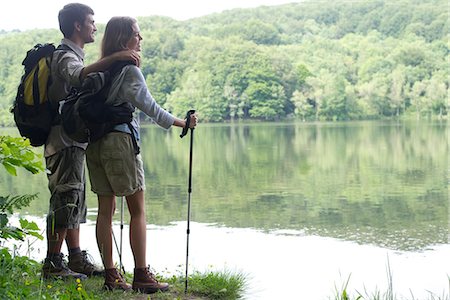 ecoturismo - Hiking couple looking at lake Foto de stock - Sin royalties Premium, Código: 632-05603887