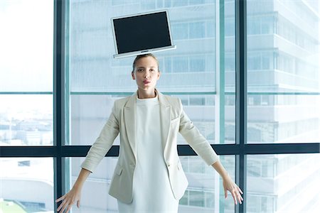 simsearch:640-06051229,k - Businesswoman with laptop computer on head Foto de stock - Royalty Free Premium, Número: 632-05603933