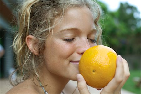 Woman smelling fresh orange Fotografie stock - Premium Royalty-Free, Codice: 632-05759625