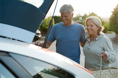 senior woman with purse - Couple loading bags into car Stock Photo - Premium Royalty-Free, Code: 632-05759945