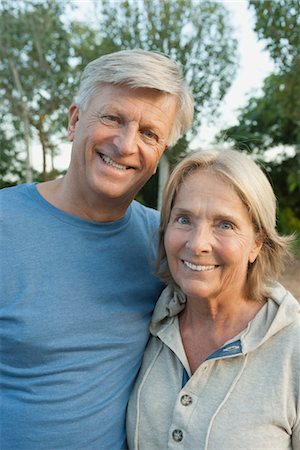 senior couple eye contact head and shoulders not indoors - Senior couple, portrait Stock Photo - Premium Royalty-Free, Code: 632-05760619