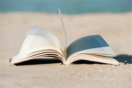 simsearch:632-03630245,k - Open book on beach Stock Photo - Premium Royalty-Free, Code: 632-05816138