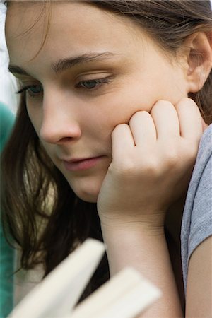 simsearch:633-08151062,k - Young woman reading book, close-up Stock Photo - Premium Royalty-Free, Code: 632-05816283