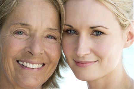 faîte - Mother with adult daughter, portrait Foto de stock - Sin royalties Premium, Código: 632-05816379