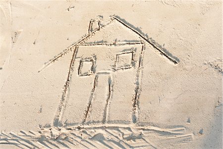 sand beach background - House drawn in sand, high angle view Stock Photo - Premium Royalty-Free, Code: 632-05816906