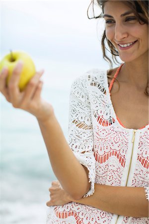 Woman holding apple Foto de stock - Sin royalties Premium, Código: 632-05817011