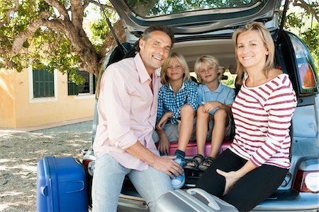 simsearch:632-03516970,k - Family sitting together in back of car with open hatchback Stock Photo - Premium Royalty-Free, Code: 632-05817028