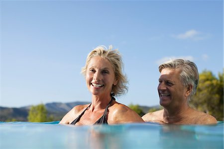 refraction - Mature couple relaxing together in pool Stock Photo - Premium Royalty-Free, Code: 632-05817023