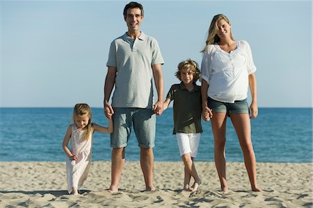 Family holding hands at the beach Stock Photo - Premium Royalty-Free, Code: 632-05817092