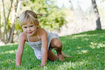 squat - Little girl playing on grass Stock Photo - Premium Royalty-Free, Code: 632-05844976