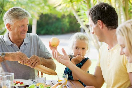 simsearch:632-05845110,k - Multi-generation family having meal outdoors Fotografie stock - Premium Royalty-Free, Codice: 632-05845017