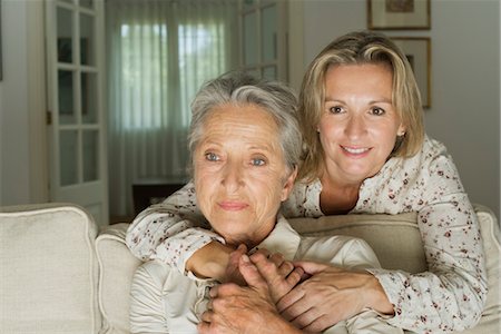 seniors watching tv - Mother and daughter spending time in living room Stock Photo - Premium Royalty-Free, Code: 632-05845075