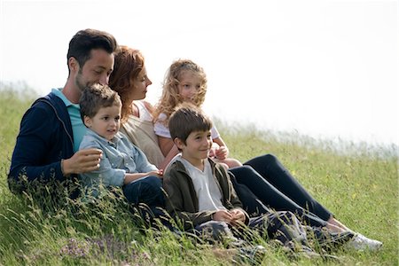 Familie entspannen zusammen im freien Stockbilder - Premium RF Lizenzfrei, Bildnummer: 632-05845219