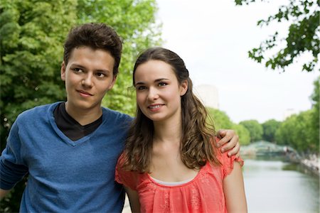 Young couple outdoors, portrait Foto de stock - Sin royalties Premium, Código: 632-05845315