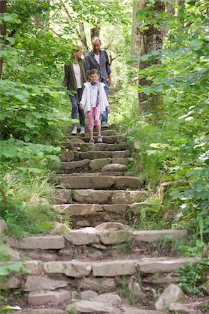 simsearch:633-05401353,k - Family walking down stone steps in woods Foto de stock - Sin royalties Premium, Código: 632-05845413