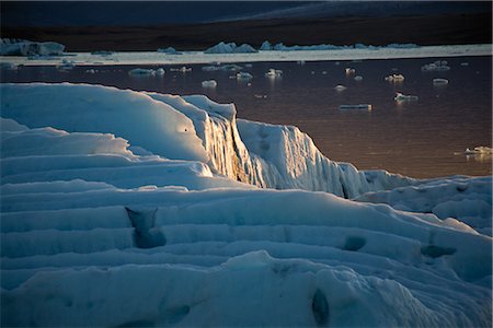 simsearch:633-06354969,k - Iceburg on Jokulsarlon glacial lagoon, Iceland Foto de stock - Sin royalties Premium, Código: 632-05845452