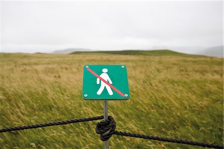 Aucun signe de randonnée posté pour la protection de l'environnement dans la nature ne réserve, péninsule de Dyrhólaey, Islande Photographie de stock - Premium Libres de Droits, Code: 632-05845501