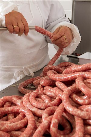 Chef making fresh sausage Fotografie stock - Premium Royalty-Free, Codice: 632-05991192