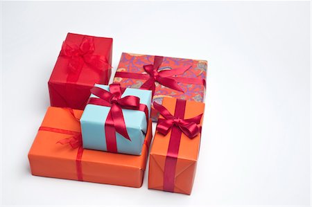 envuelto - Festively wrapped gifts Foto de stock - Sin royalties Premium, Código: 632-05991289