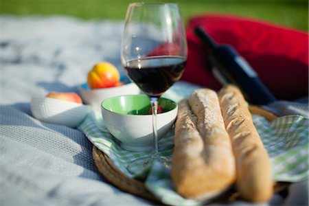 french breads - Food and wine on picnic blanket Stock Photo - Premium Royalty-Free, Code: 632-05991322