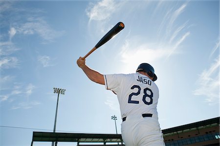 estadio deportivo - Baseball player swinging bat, rear view Foto de stock - Sin royalties Premium, Código: 632-05991375