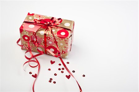 Festively wrapped gift Stock Photo - Premium Royalty-Free, Code: 632-05991504