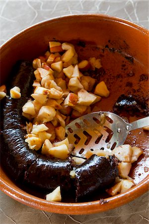 simsearch:632-03754635,k - Black pudding and potatoes in bowl Stock Photo - Premium Royalty-Free, Code: 632-05991521