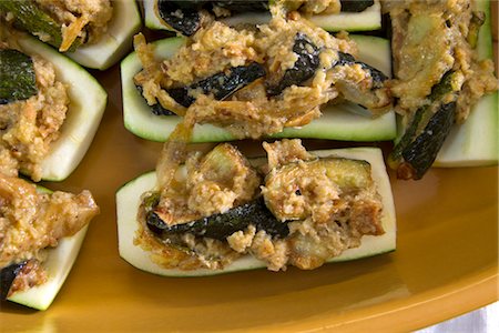 stuffing - Courgettes farcies Photographie de stock - Premium Libres de Droits, Code: 632-05991617